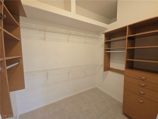 Building Photo - 10309 Longwood Dr