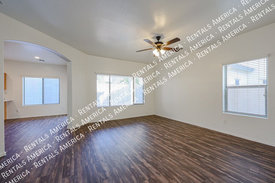 Building Photo - 323 N 76th Pl