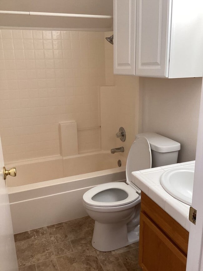 Building Photo - Newly renovated home, close to East ave shopping