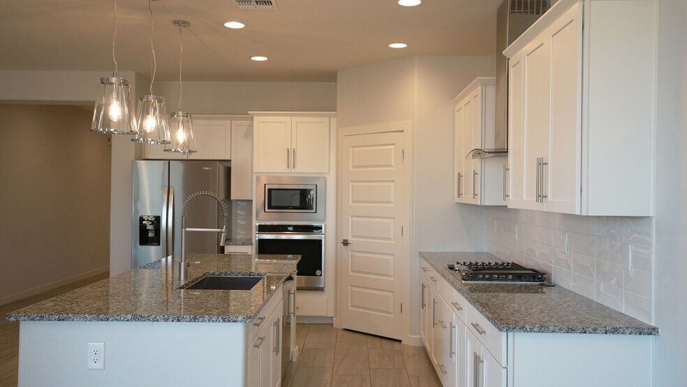 Building Photo - 13942 E Silver Pne Trl