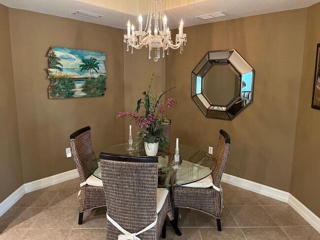 Building Photo - Stunning 3 bedroom Condo in Hammock Bay......