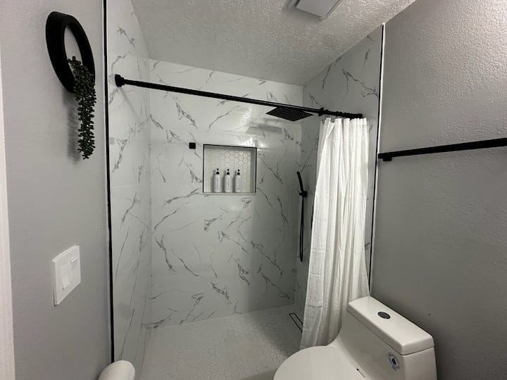 Building Photo - 6228 Ryegrass St