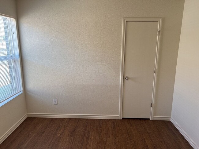 Building Photo - 1501 Justin Lp