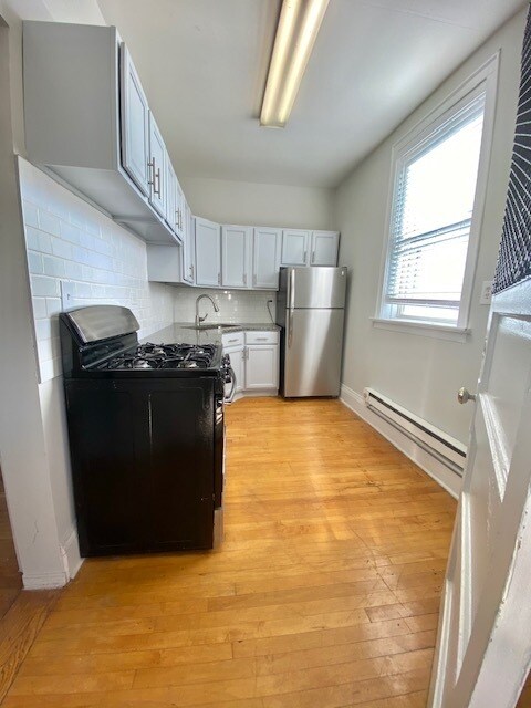 Building Photo - 3917 N Southport Ave