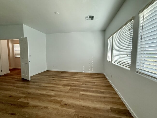 Building Photo - 4 BED, 2.5 BATH, 2 CAR-GARAGE, TWO-STORY, SINGLE FAMILY HOME FOR
