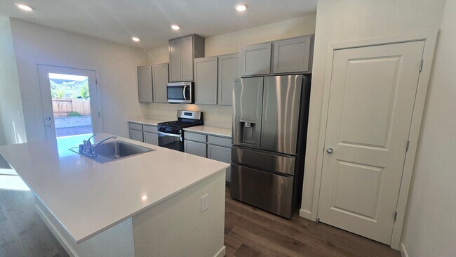 Building Photo - 7571 Grassy Plns Dr