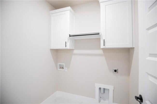 Building Photo - 6804 SW Basswood Ave