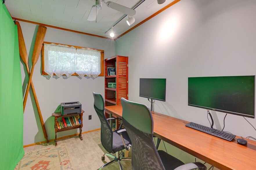 Building Photo - 1955 Haywaters Rd