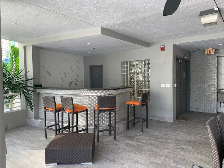 Building Photo - 1402 Brickell Bay Dr