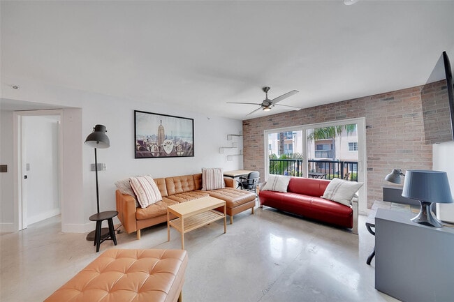 Building Photo - 2021 SE 10th Ave