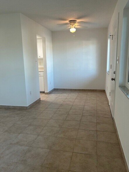 Building Photo - 411 S Nimbus Ave