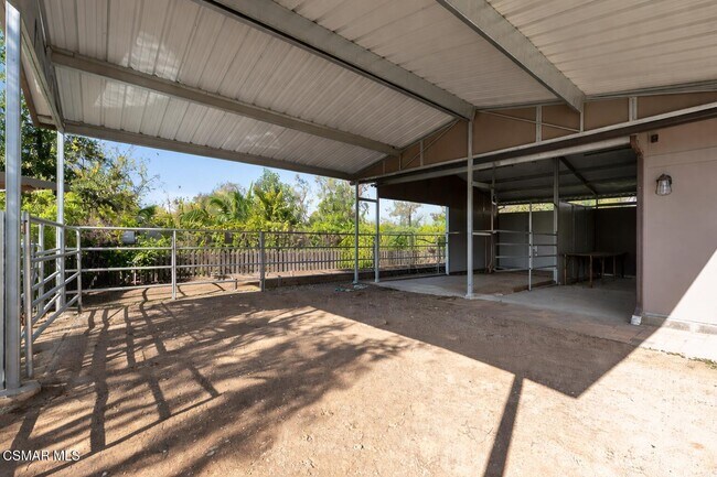 Building Photo - 525 Aqueduct Ct