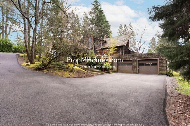 Building Photo - Rare Three Bedroom Gem in SW Portland!