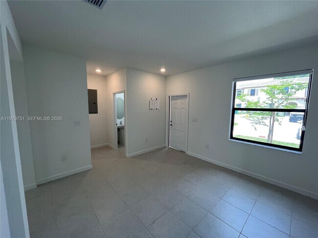 Building Photo - 9960 SW 228th Ln