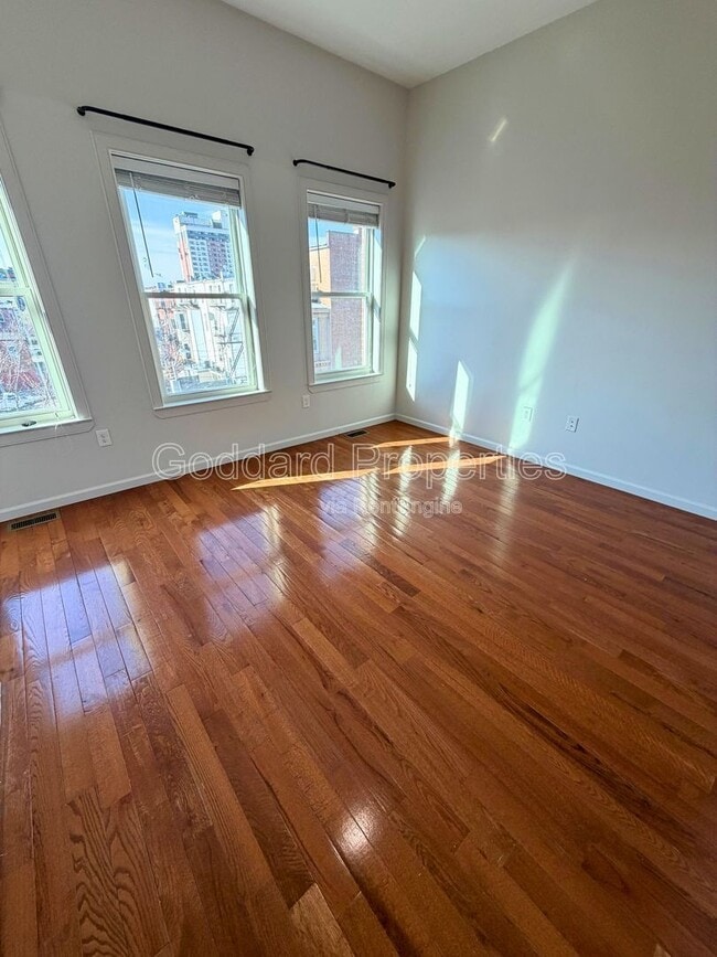 Building Photo - 12 E 22nd St