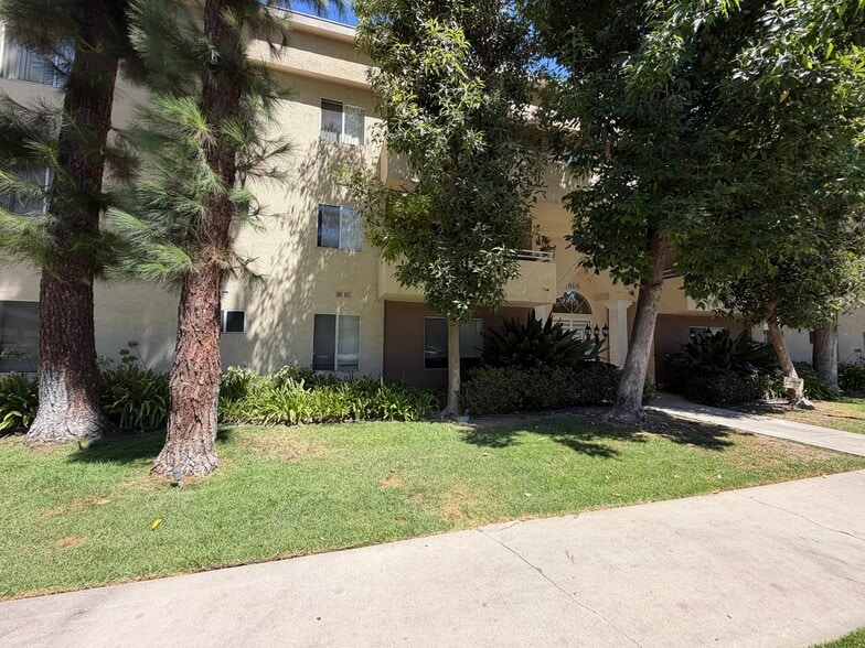 Building Photo - 4358 Mammoth Ave