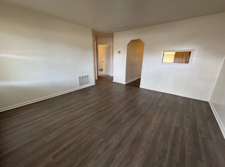 Building Photo - 209 Commercial St