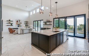Building Photo - 10111 Ivory Canyon