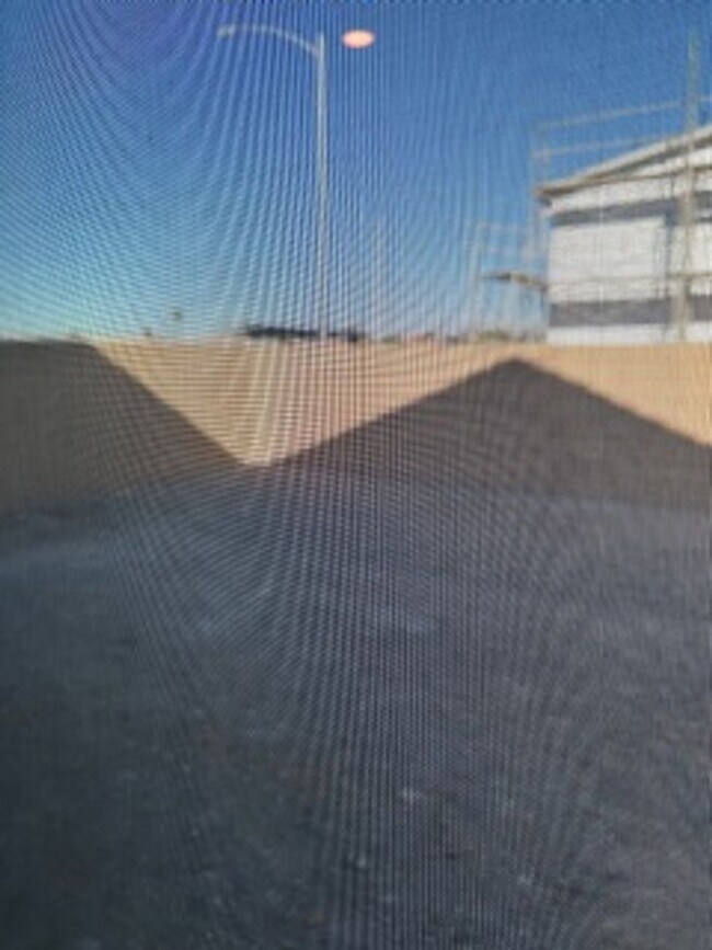 Building Photo - Spacious New Home with 5 Bedrooms in Hende...