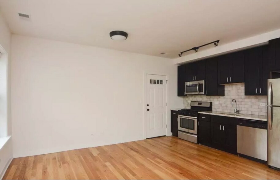 Building Photo - 2203 W Eastwood Ave