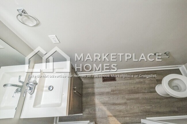 Building Photo - 216 Hendricks Pl