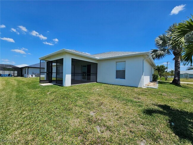 Building Photo - 1502 SW 20th Ave