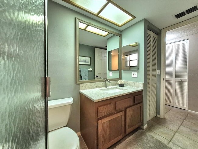 Building Photo - 50 Woodlake Pl
