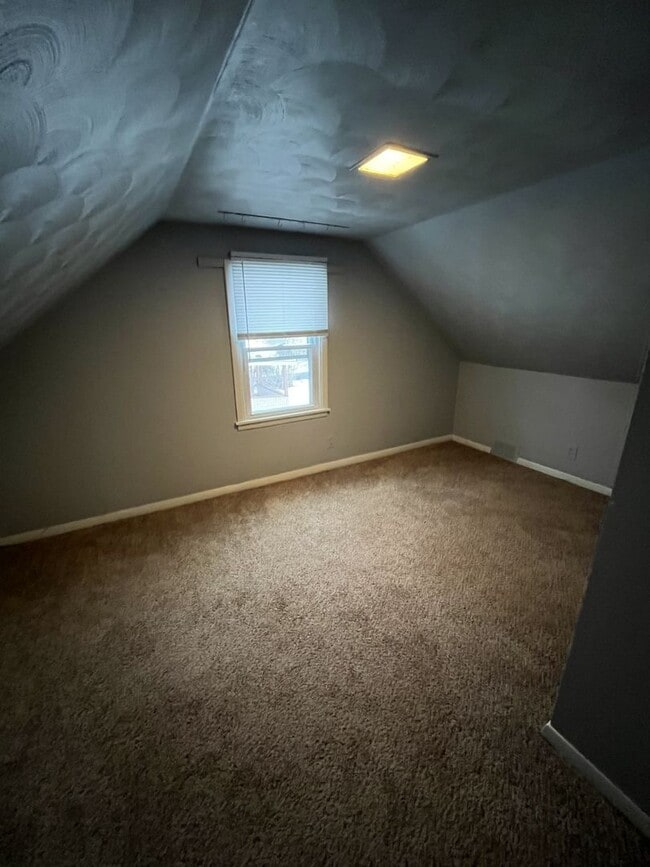 Building Photo - 3 Bedroom Single Family Home for Rent in Mattydale, NY