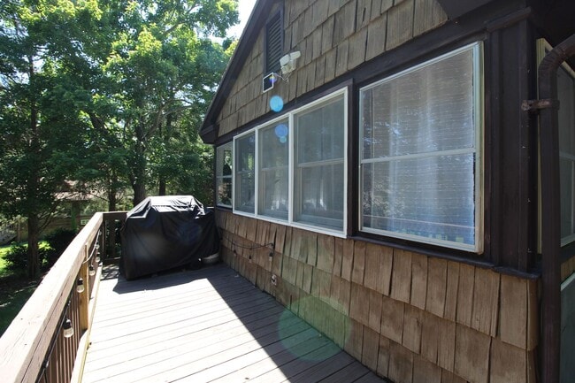 Building Photo - Bright & Spacious 2-Bedroom Home in Massanutten
