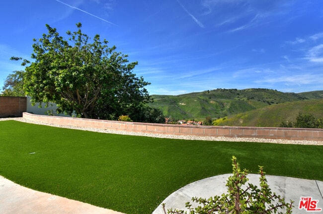 Building Photo - 26065 Farmfield Rd