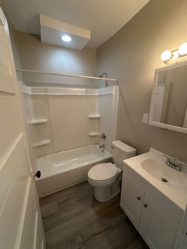 Building Photo - 22 S Plum St