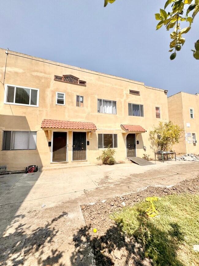Building Photo - 1417 N Hobart Blvd