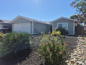 Building Photo - Updated 3 Bedroom Home