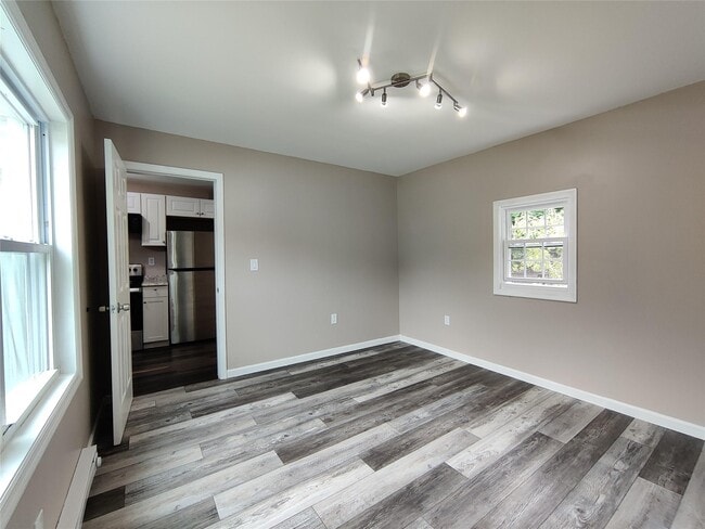 Building Photo - 917-921-921 Violet Ave