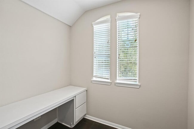 Building Photo - 1606 Sunderland Dr