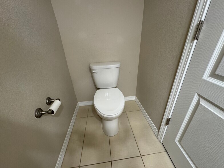 Building Photo - 475 Eclipse Dr