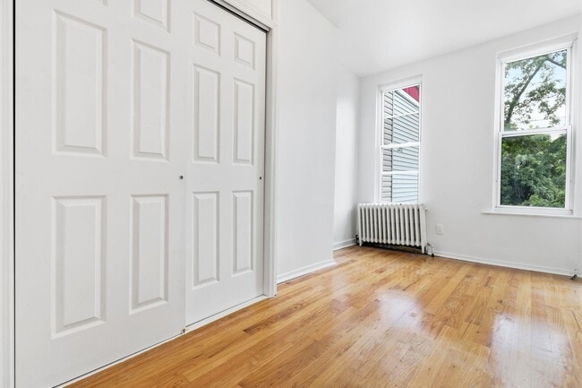 Building Photo - 491 Mercer St