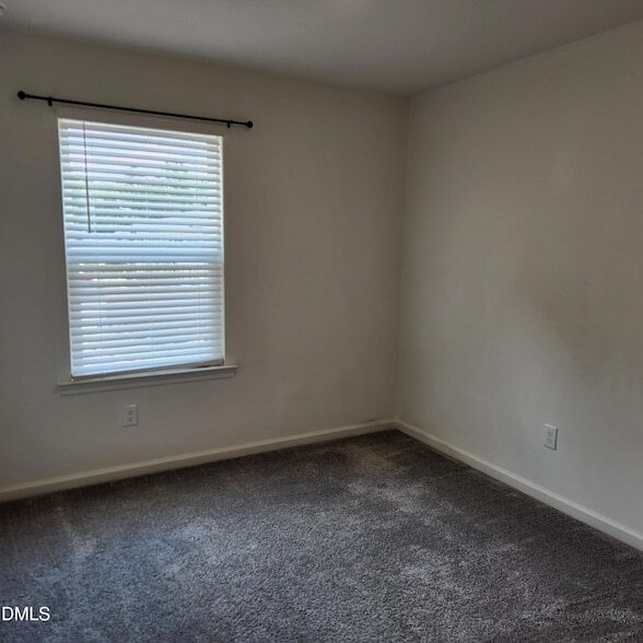 Building Photo - 3000 Spline Cir