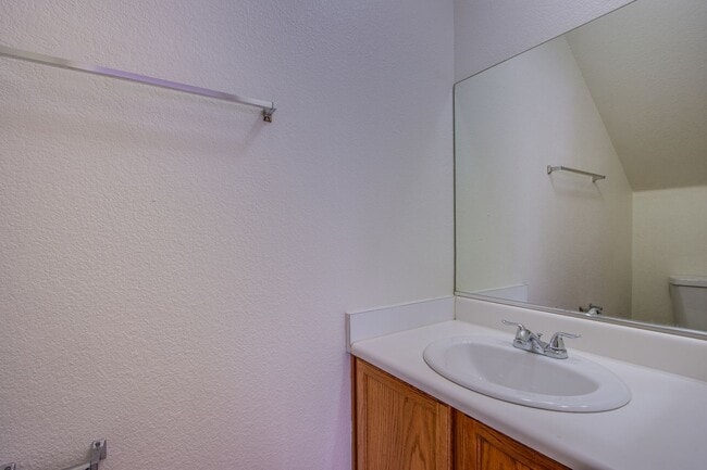 Building Photo - Lovely 4 bedroom 2.5 bath townhome in North Las Vegas gated community with a pool!