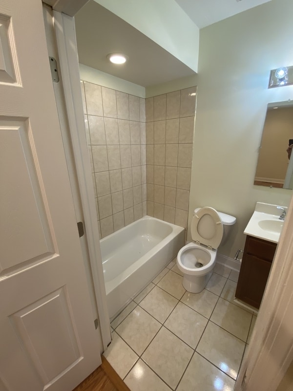 Building Photo - 1600 Light St