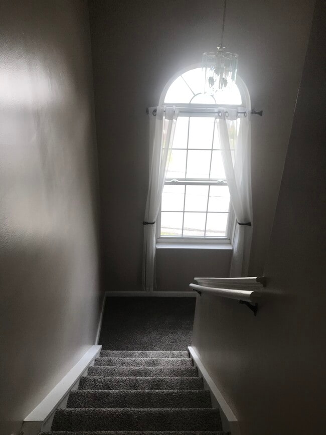 Building Photo - 106 Cathedral Ct