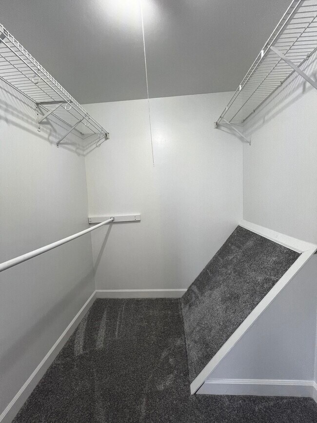 Building Photo - 404 Lauren Ln