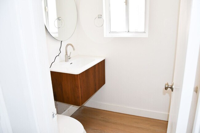 Building Photo - Valencia (994)