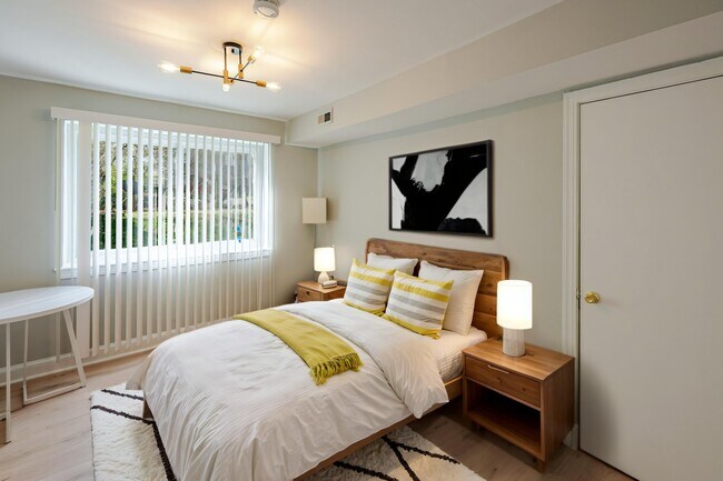 Building Photo - 5033 Hanna Pl SE