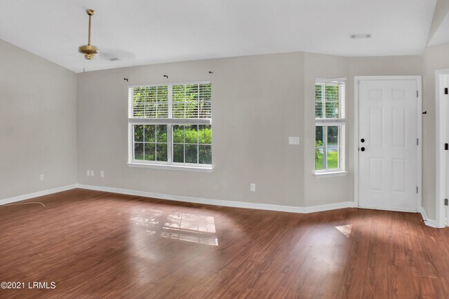 Building Photo - 25 Robin Way