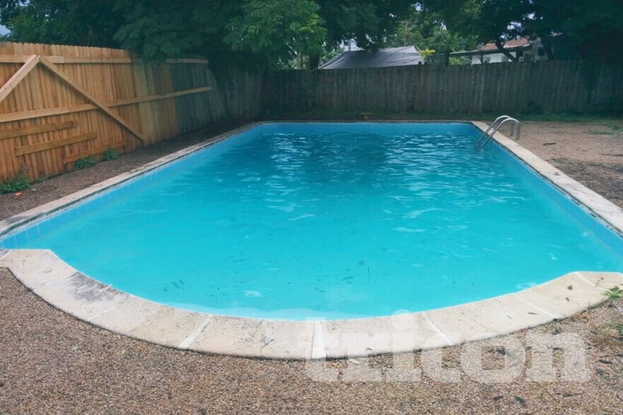 Building Photo - 2713 Greenfield Ave