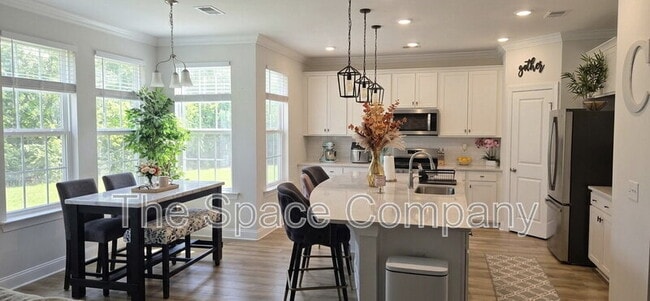 Building Photo - 610 S Pointe Blvd