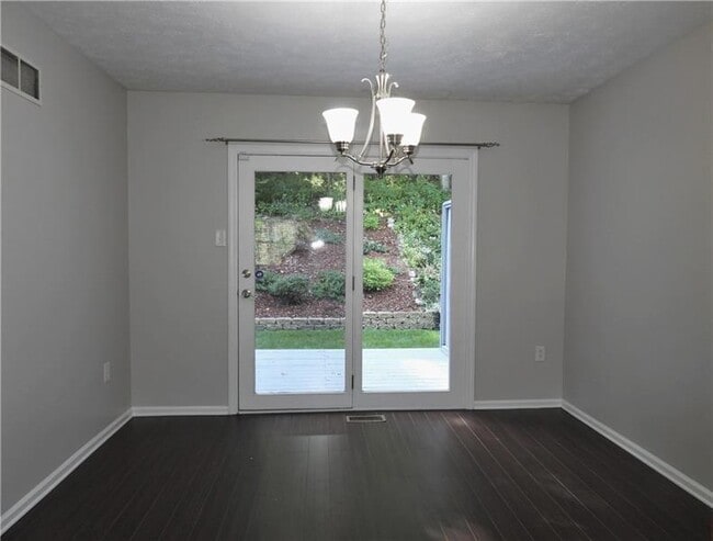 Building Photo - 2630 Birchwood Ln