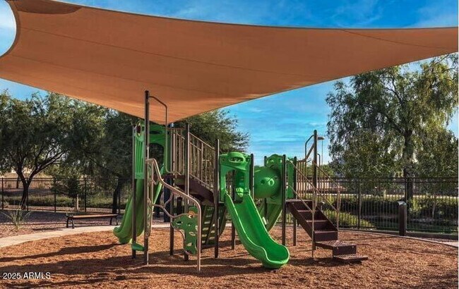 Building Photo - 775 E Furness Dr