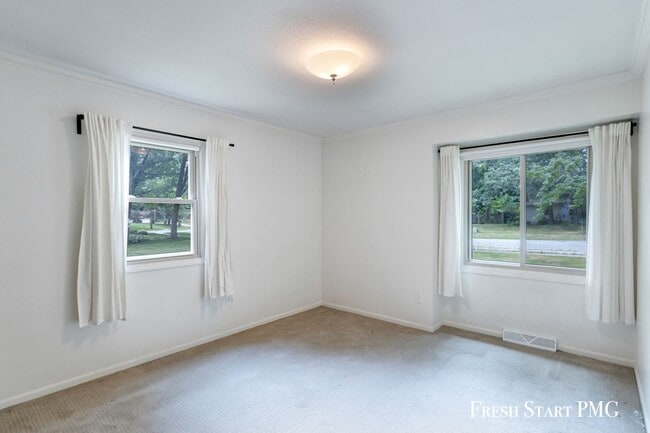 Building Photo - Charming 3-Bedroom Home in Walker – Conven...